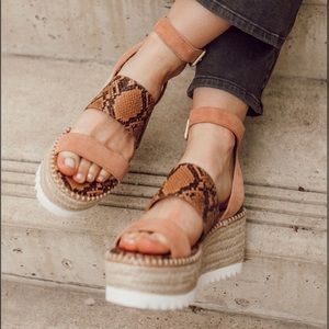 Crown vintage brown snake print espadrille